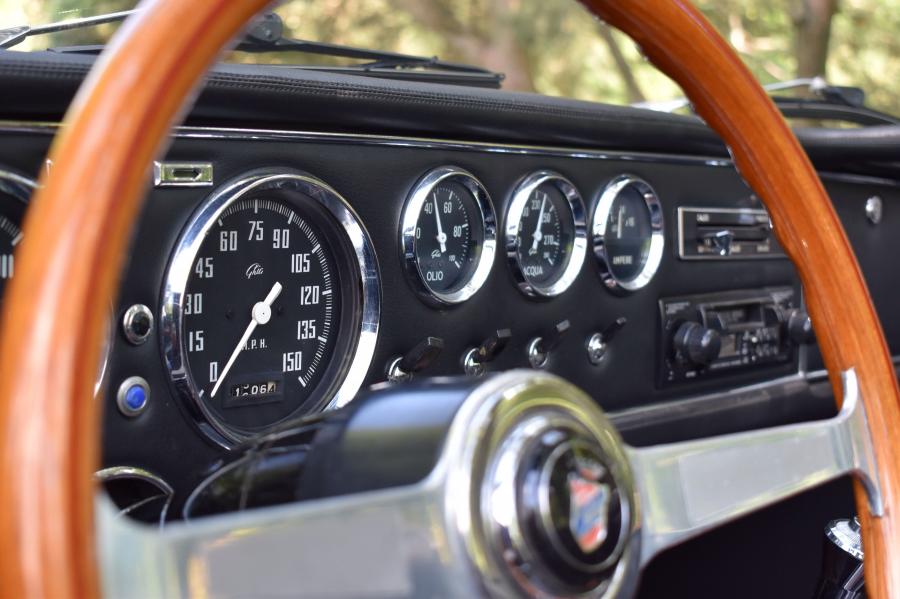Панель приборов Ghia 450/SS Convertible 1967 года  (фото 25 из 29)